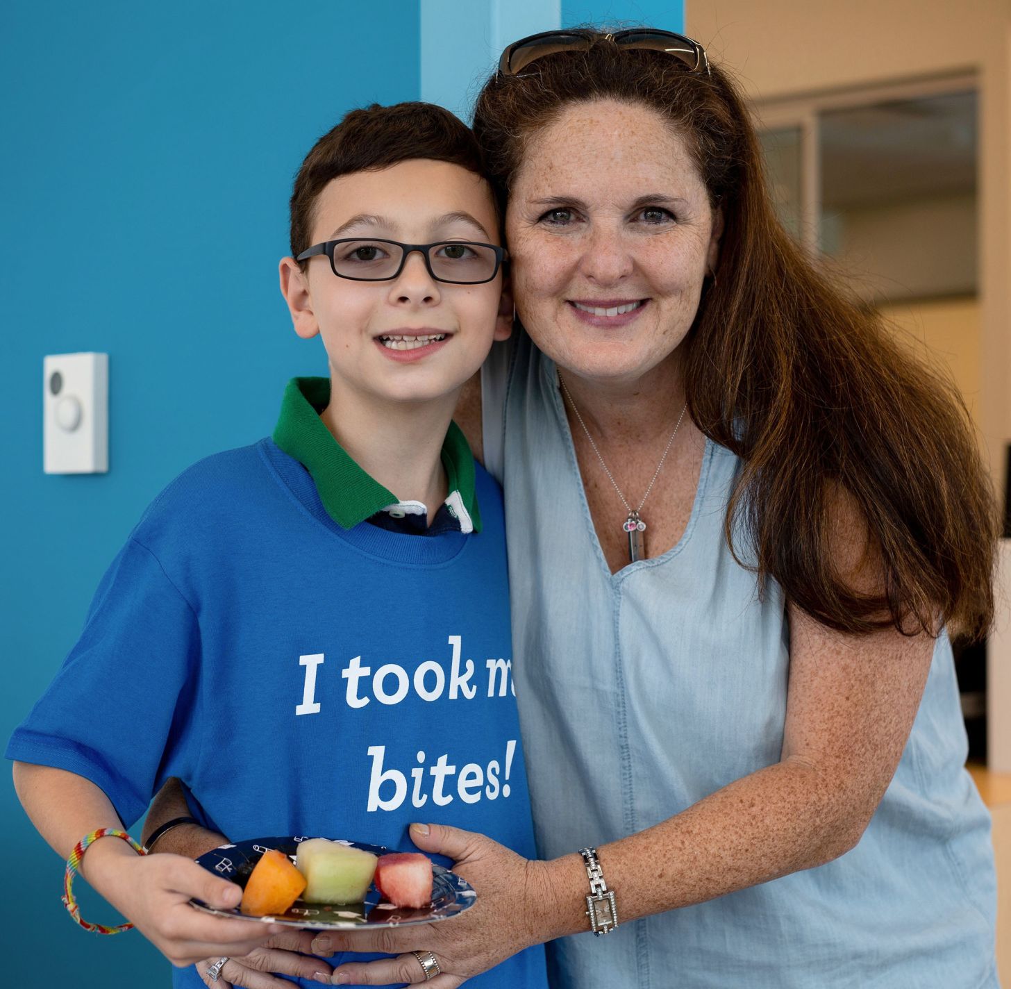 062619_MNS_full_Childrens_feeding_001 child with his mother, Lynne Eisenstein